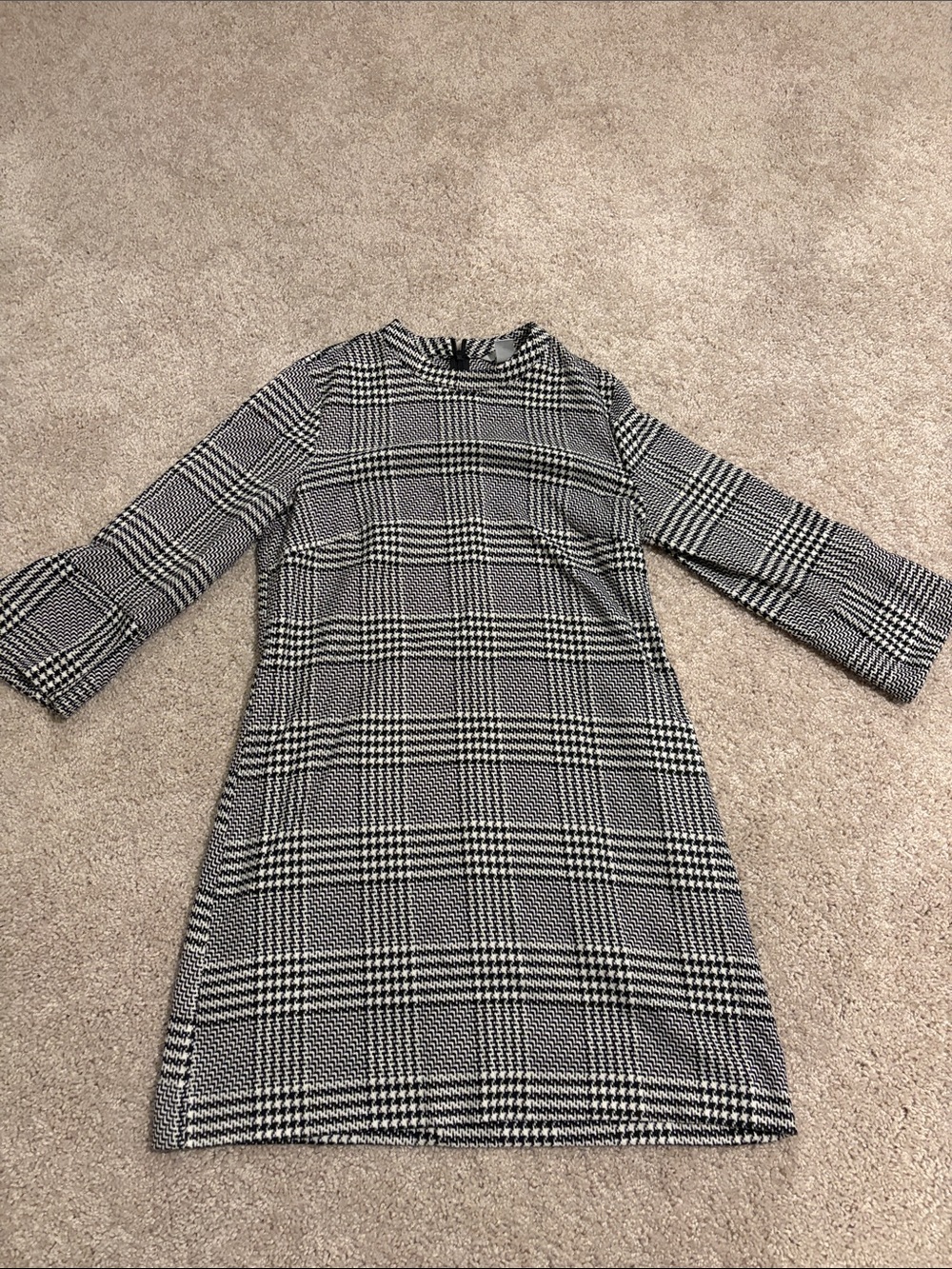 H&M Black and White Plaid Long-Sleeve Shift Dress